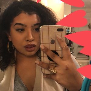 Meet your Posher, Abigail